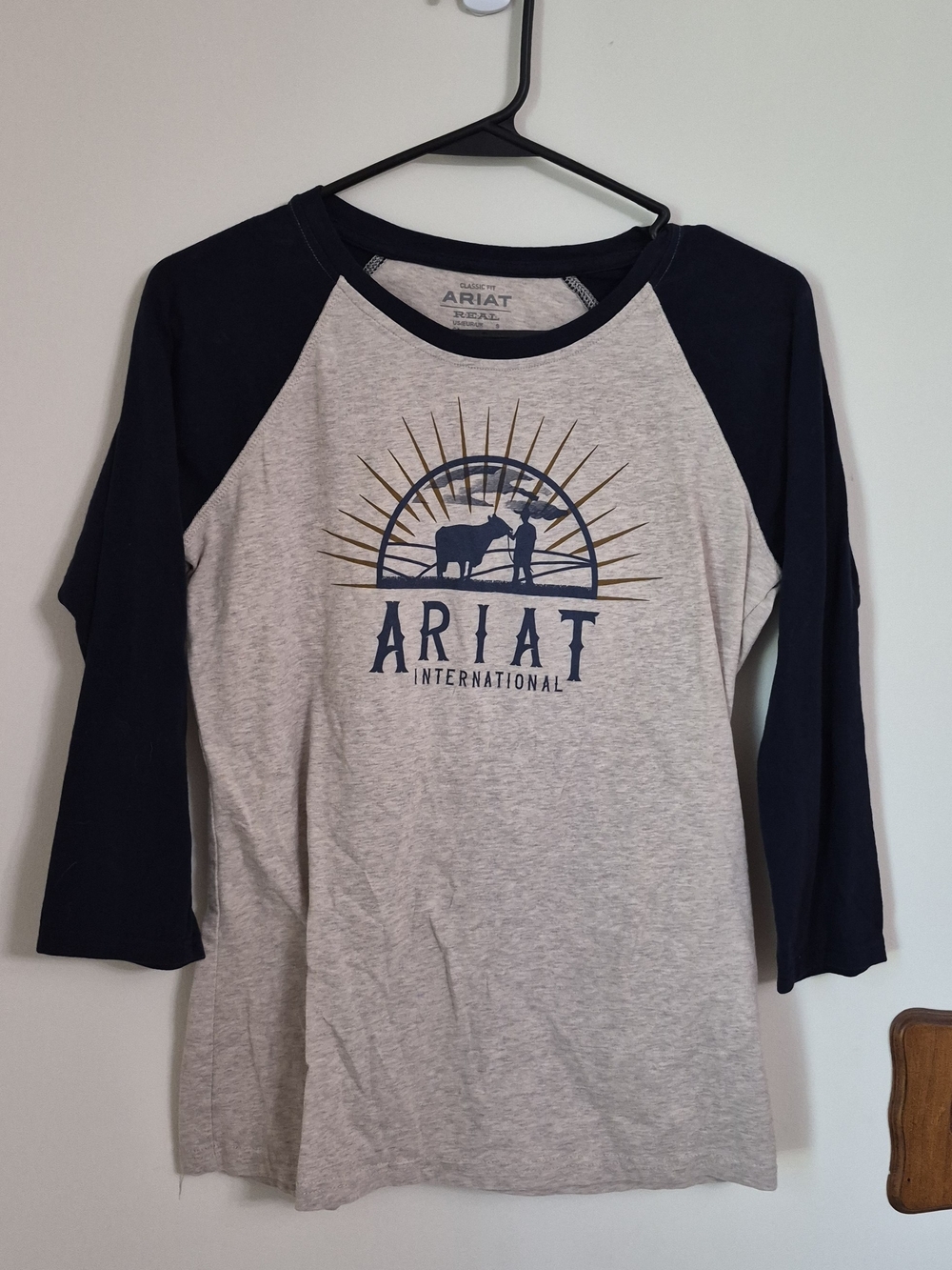 Ariat International Raglan Tee - Gray with Navy Sleeves Size Small